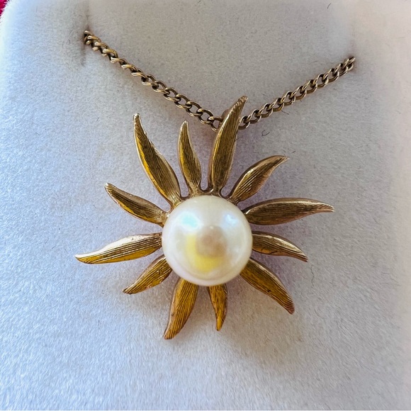 Stunning Mid-Century 14K Gold Sunburst Pendant w/ 10K Gold Vintage Chain - Picture 8 of 15